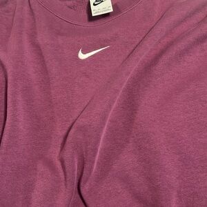 Crop Nike sweater great for this time of the year